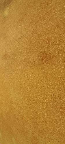 Nakanuri (Enduit intermédiaire) en terre, paille de riz et sables compressé. Vu de près.